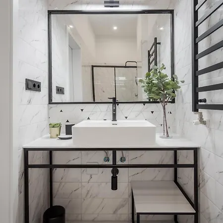 Astoria Boutique Suites- Location By Bqa ホテル 3*