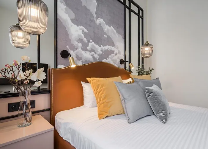 Astoria Boutique Suites- Location By Bqa ホテル 3*